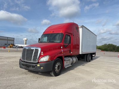 2013 Freightliner Cascadia 113 4x2 Van Truck