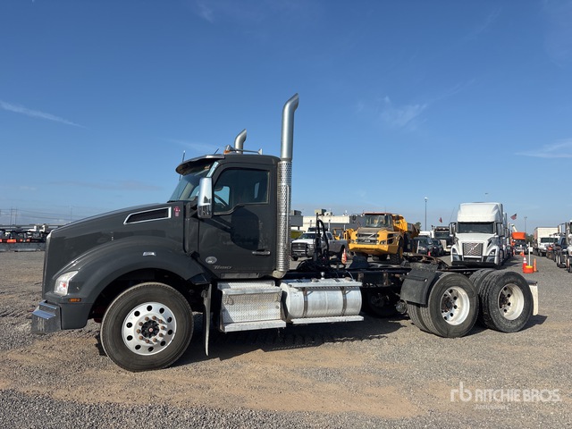 2020 Kenworth T880 6x4 T/A Day Cab Truck Tractor