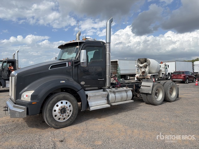2020 Kenworth T880 6x4 T/A Day Cab Truck Tractor