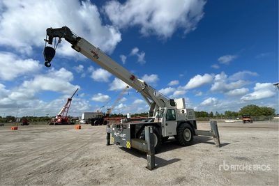 2017 Shuttlelift SCD25 50000 lb 4x4x4 25 Ton Draag dekkraan