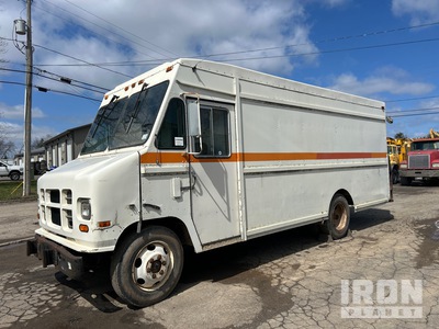 1990 International 1652 4x2 Van Truck (Inoperable)
