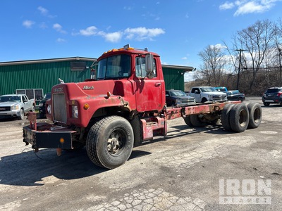 1974 Mack DM685 6x4 Autocarro cabina e telaio