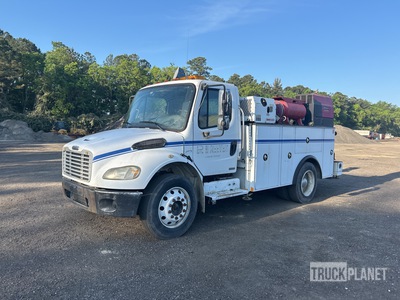 2005 Freightliner M2106 4x2 Service Truck