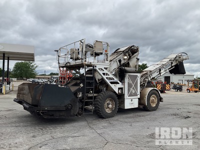 2010 Roadtec MTV1000D Wheel Asphalt Transfer Machine