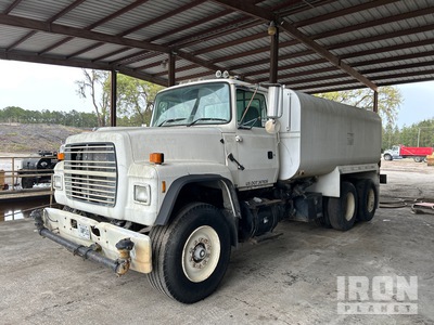 1997 Ford LT8000 6x4 Water Truck