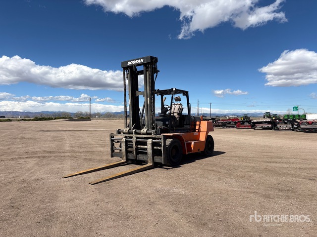 2007 Doosan D110S5 22950 lb Pneumatic Tire Forklift