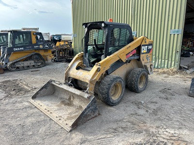 2019 Cat 246D Two-Speed Minicargadora