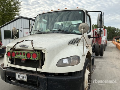 2015 Freightliner M2106 Van Truck