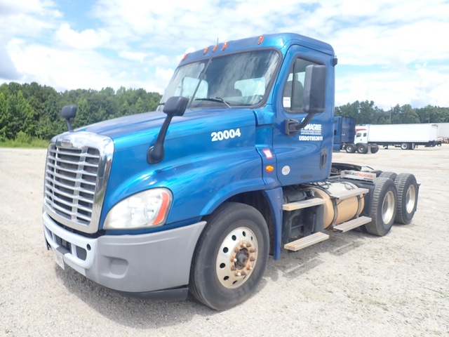 2016 Freightliner Cascadia 125 6x4 T/A Day Cab Truck Tractor