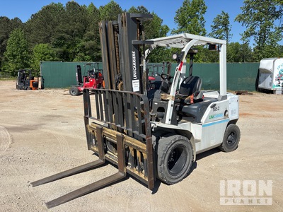 UniCarrier MD1F4F40V 7900 lb Pneumatic Tire Chariot Élévateur