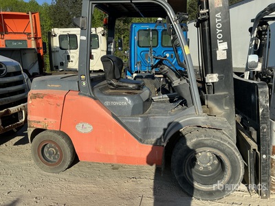 Toyota 8FD45U Forklift