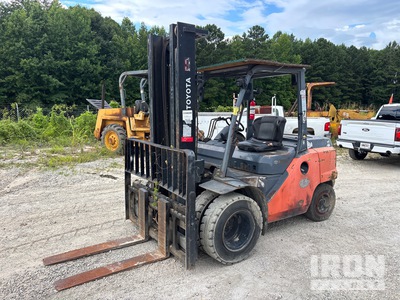 Toyota 8FD45U 9150 lb Pneumatic Tire Forklift