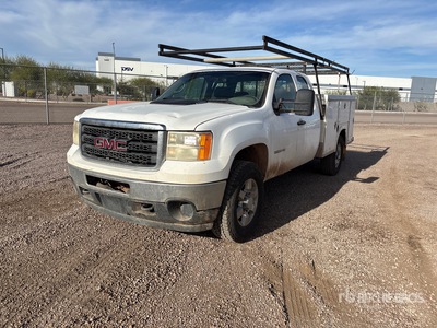 2013 GMC Sierra 2500HD 4x2 Extended Cab Utility Truck