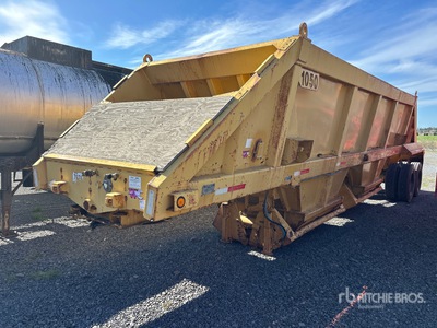 1981 Fruehauf DES-M2-M30 41 ft T/A Remorque à benne centrale