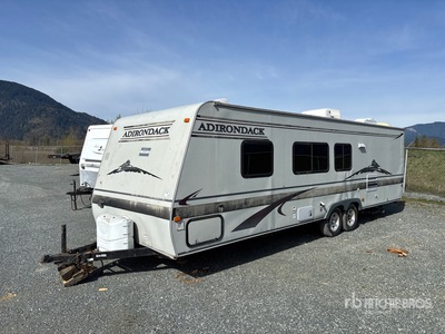 2003 Adirondack 26 ft T/A Travel Trailer