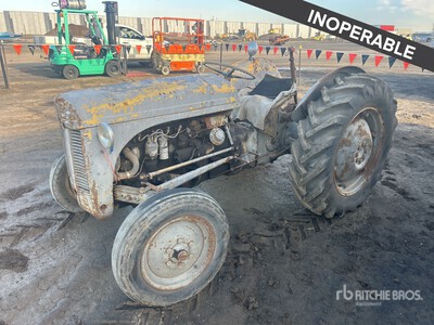 Massey Ferguson Ciągnik 2WD (Inoperable)