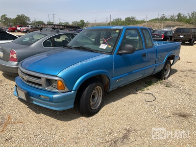 1995 Chevrolet S-10 LS Pickup