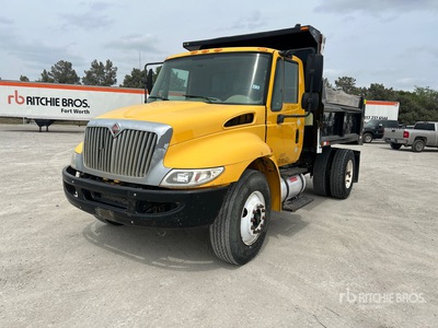 2013 International 4300 4x2 S/A Dump Truck