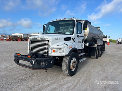 Etnyre CENT II 3000 gal on 2007 Freightliner M2 106 6x4 Asfalt Verdeelwagen