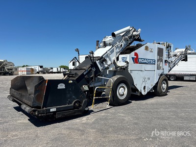 2017 Roadtec SB-1500E Wheel Asphalt Transfer Machine