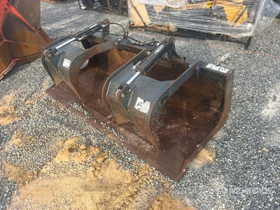 Stout 72 in Skid Steer Grapple Bucket