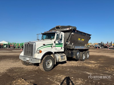 2012 Peterbilt 365 8x4 Live-Bottom Truck