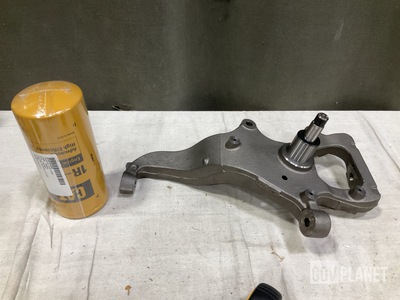 (5) 57K4845-002 A1 LMTV Service Kits & (1) Steering Knuckle
