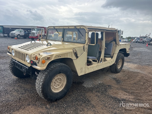 2007 AM General M1025 HMMWV 4 Door Soft Top w/Truck Body