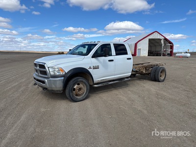 2014 Ram 5500 4x4 Crew Cab を見 Cab and Chassis