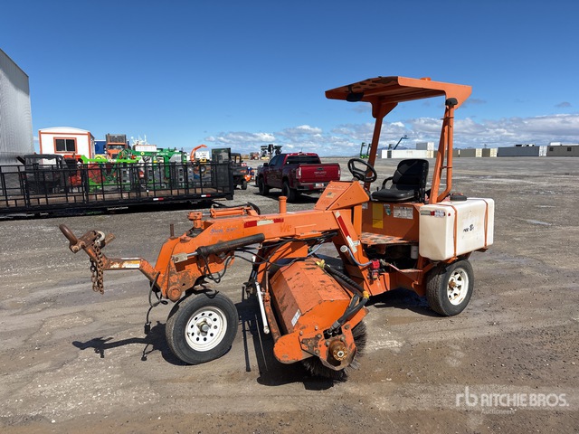 2001 Broce BB250B Self-Propelled Broom