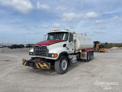2005 Mack CV713 6x4 Water Truck