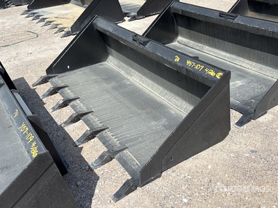 72 In Low Pro w/Teeth スキッドステア用バケット (Unused)