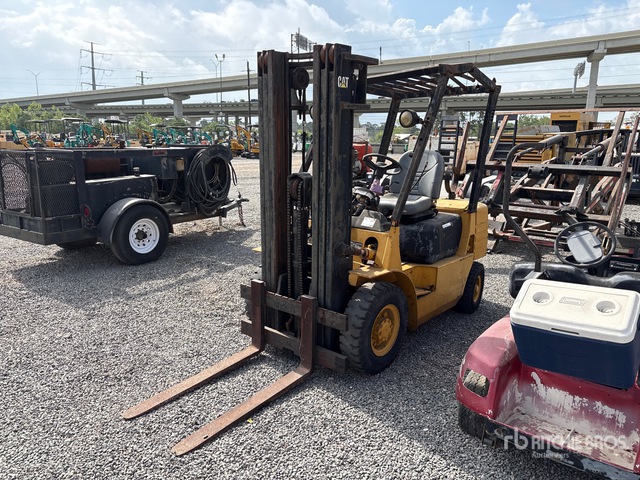 Cat GP25 Pneumatic Tire Forklift