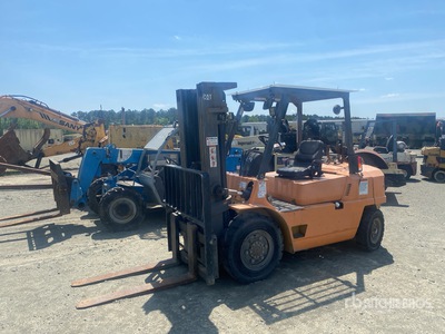 2010 Cat GP-40 6800 lb Cushion Tire Chariot Élévateur (Inoperable)