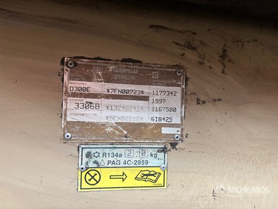 1997 Cat D300E 6x6 Articulated Camion de combustible y lubricacion