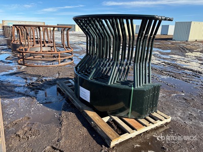 Quantity of (2) BYT Funnel Veevoeder