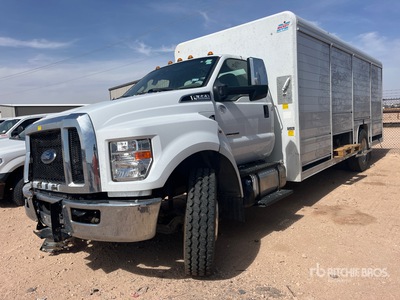 2023 Ford F-650 4x2 8 Bay Camión de bebidas