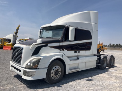 2014 Volvo VNL64T-630 6x4 Tractocamion con Dormitorio / T/A Sleeper Truck Tractor