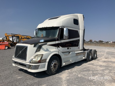 2014 Volvo VNL 64T 630 6x4 Tractocamion con Dormitorio / T/A Sleeper Truck Tractor
