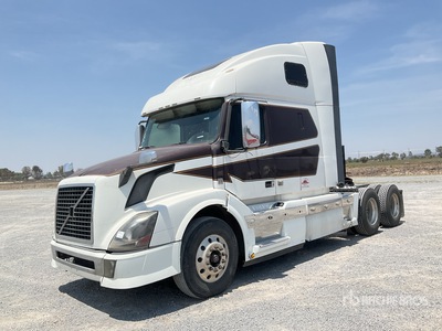 2014 Volvo VNL64T-630 6x4 Tractocamion con Dormitorio / T/A Sleeper Truck Tractor
