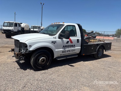2004 Ford F-350 XL 4x2 Flatbed Truck