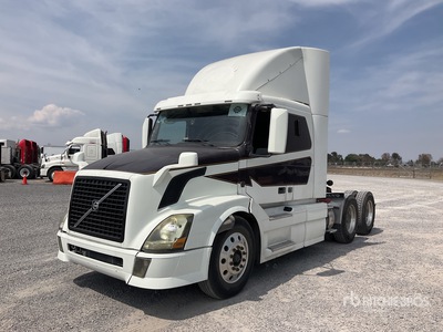 2013 Volvo VNL 64T 430 6x4 Tractocamion con Dormitorio / T/A Sleeper Truck Tractor