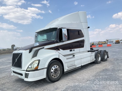 2014 Volvo VNL64T-430 6x4 Tractocamion con Dormitorio / T/A Sleeper Truck Tractor