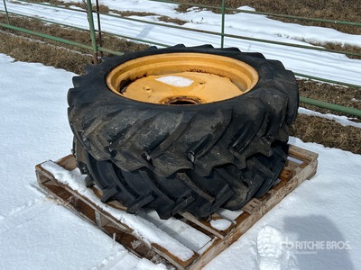 Quantity of (2) Firestone 10-28 10-28 Reifen