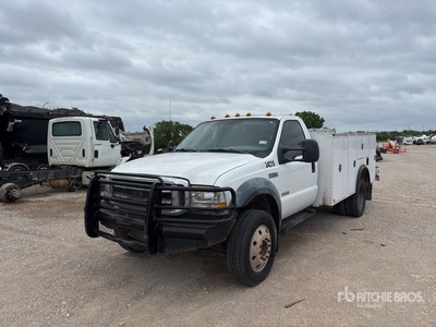 2006 Ford F-550 4x4 Utility Truck (Inoperable)