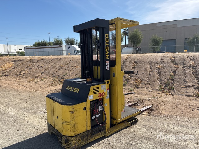2003 Hyster R30XMS2 3000 lb Order Picker