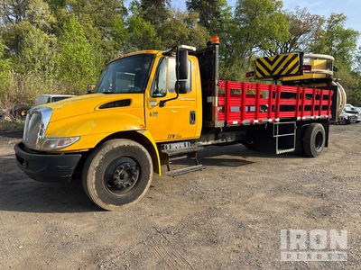 2006 International 4300 4x2 Attenuator Truck