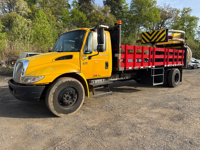 2006 International 4300 4x2 Attenuator Truck
