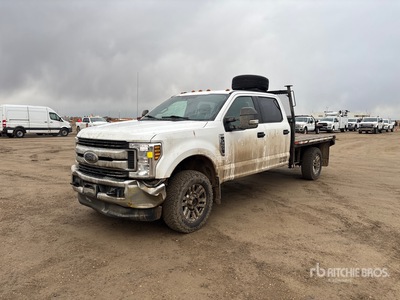 2019 Ford F-350 XLT 4x4 Crew Cab Flatbed Truck