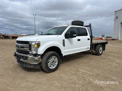 2019 Ford F-350 XLT 4x4 Crew Cab Flatbed Truck
